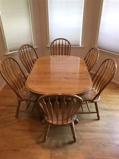 oak dining table   chairs  sale  kent wa offerup