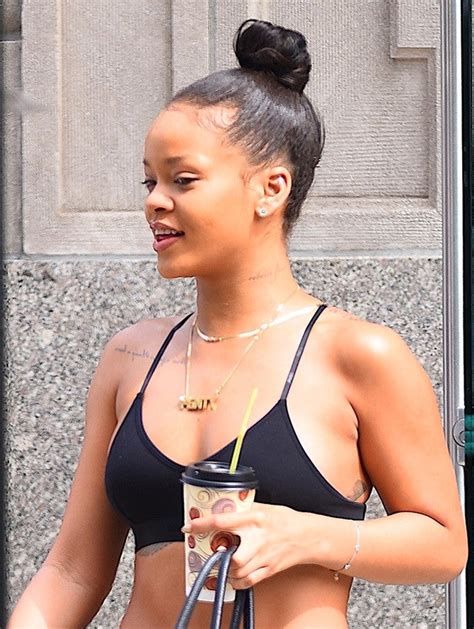 Rihanna Goes Makeup Free Flaunts Her Enviable Abs In Bra