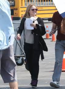 kristen bell parades her post pregnancy curves in tight black jeans as