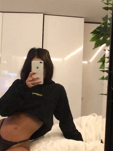 Amalie Star Mirror Selfie Poses Poses Body Goals