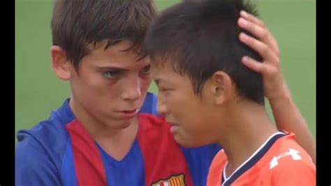 barcelona youth soccer teams heartwarming sportsmanship video youtube