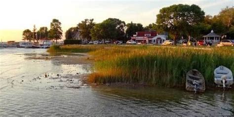 charming midwestern towns  visit  summer huffpost