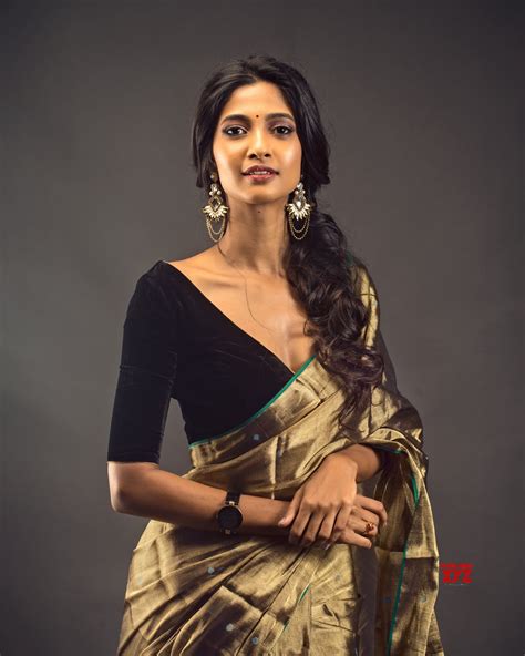 Actress Keerthi Pandian Sexy Stills In A Saree Social News Xyz