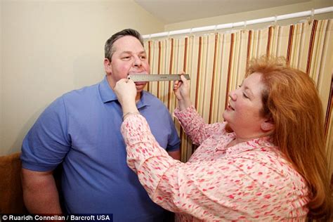 Byron Schlenker Boasts World S Widest Tongue At 8 6cm Daily Mail Online
