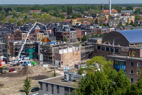 als een golvende lijn door het centrum van enschede comcept