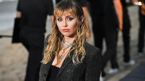 Miley Cyrus Revealed She’s Now Two Weeks Sober ‘i Fell