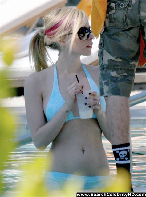 Fresh Celebrity Pics Avril Lavigne Sexiest Bikini Pictures