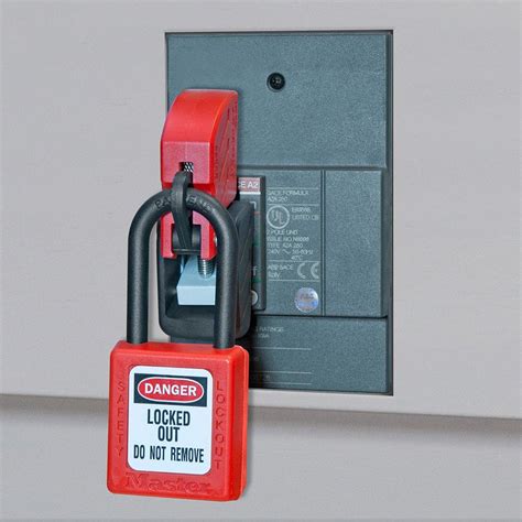 master lock  grip tight  circuit breaker lockout device mo