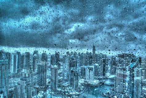 pictures  prove dubai  amazing   rain expatwomancom