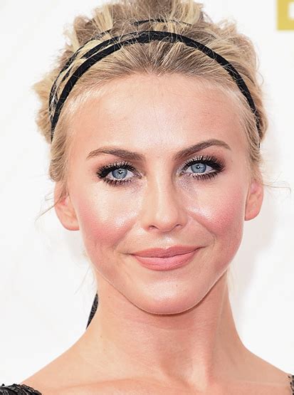 Dwts Julianne Hough Opts For Smoky Eye Nude Lip