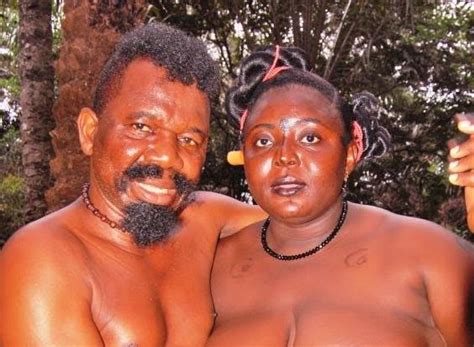 Chiwetalu Agu Grabs Actress Boobs In Location Photos Of