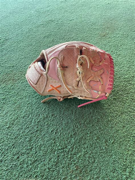 pitchers  aria baseball glove sidelineswap