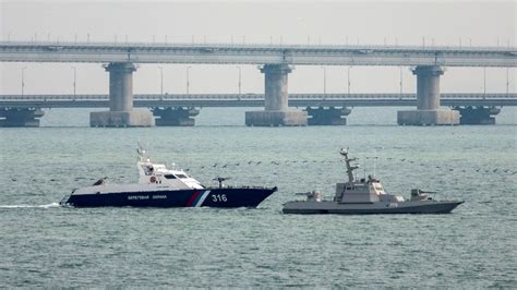 russia returns ukrainian boats seized  crimea bbc news
