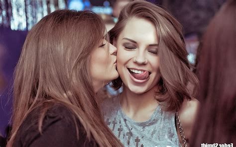 Licking Kissing Brunette Tongues Licking Lips Fedor