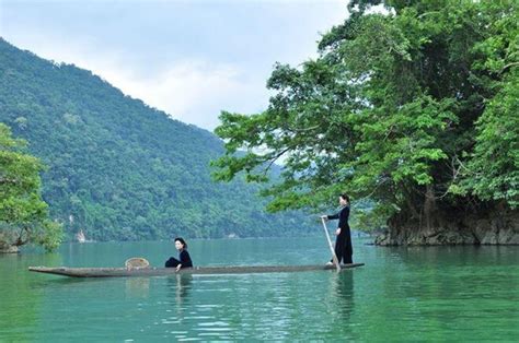 beautiful  famous lakes  vietnam