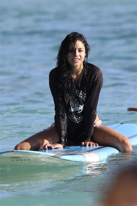 Vanessa Hudgen S Wet Ass In Bikini At Hawaii Beach On Oct