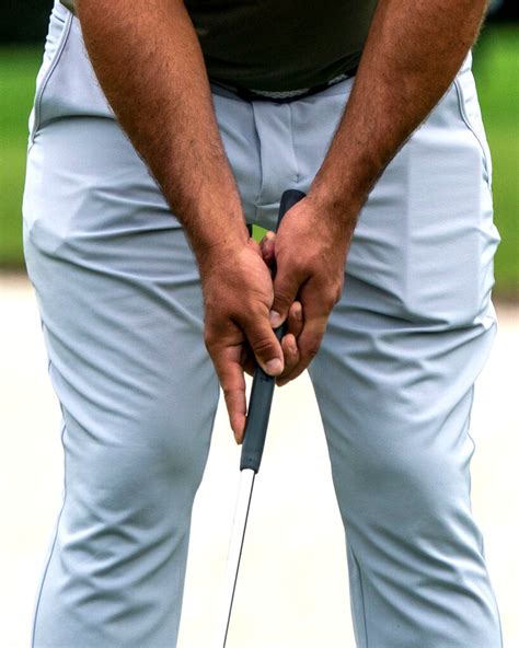 How To Grip A Putter 9 Ways The Pros Use The New York Times