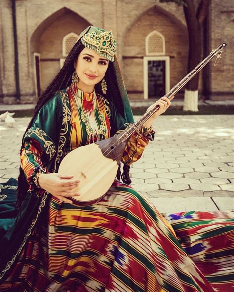 Узбечка Uzbekistan Традиционные платья Этнические наряды