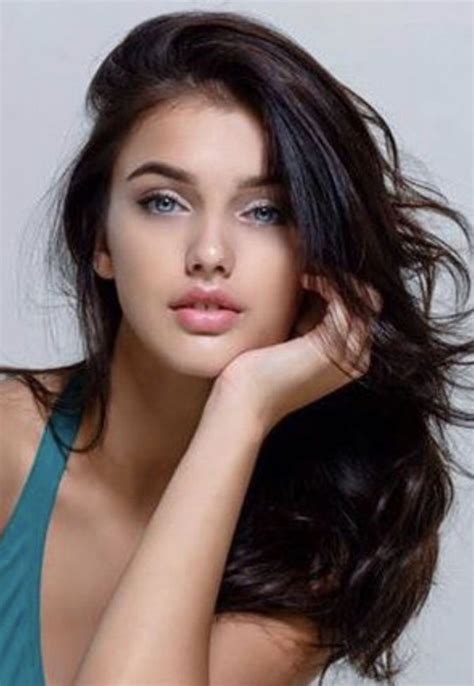 Pin By Larry Dale On Szépség Brunette Beauty Beauty Girl Beautiful