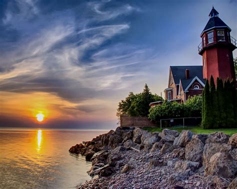 braddock point lighthouse rochester  york great lakes boating