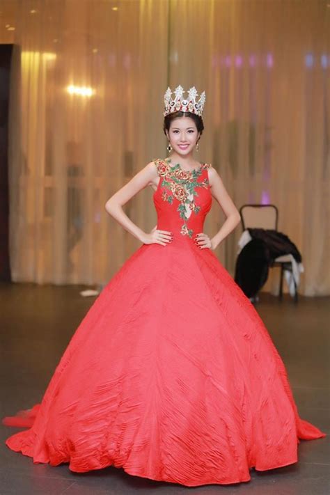 Pham Hong Thuy Van Contestant From Vietnam In Long Gown