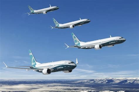 boeing  max family    models compare simple flying