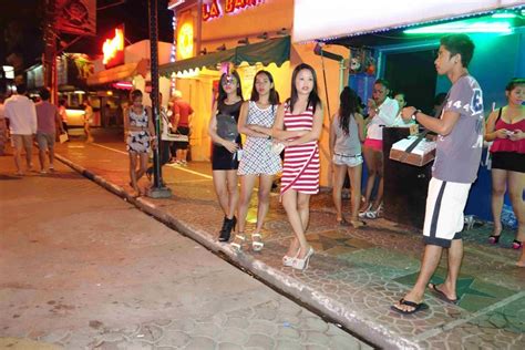 Three Sexy Filipina Girls On Walking Street Fields