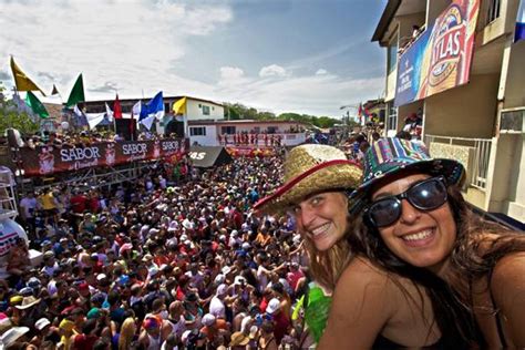 panama city  carnival   people focus breaking travel news