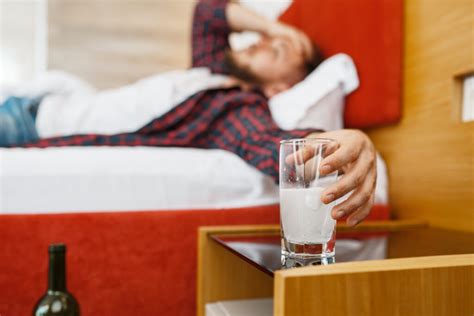 10 effective ways to get rid of a hangover and improve your well being