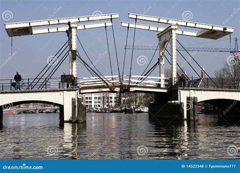 ophaalbrug van amsterdam stock foto image  nederland