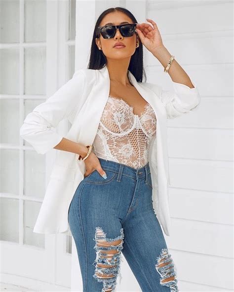 Pin By 𝓙𝓪𝓭𝓮 🍀 On Beauties In Denim ♀️ Chic Couture Online Fashion