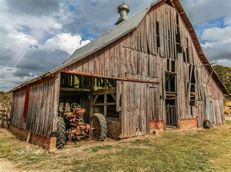 pin  lori dorrington  barns great  small country barns barn