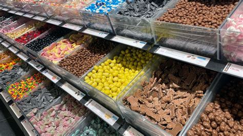loerdagsgodis swedens saturday  candy tradition bbc worklife