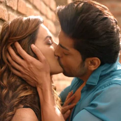 sana khan and gurmeet choudhary s hot kiss from wajah tum ho title track