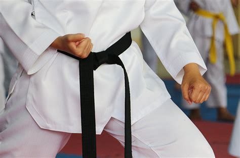 mengenal olahraga taekwondo teknik dasar  tingkatan sabuk
