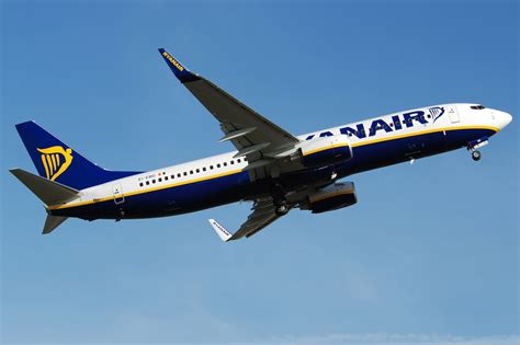 updated boeing announces large  order  ryanair airlinereporter