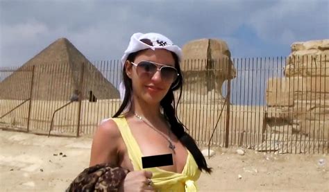 tourists film porn at pyramids of giza enraging officials ny daily news
