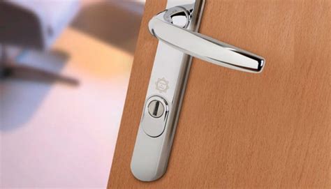 door security devices   easy  fit  diy home tips choose   color
