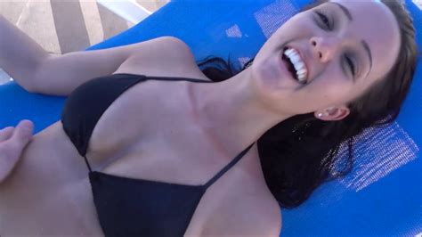 Brittney Atwood Smith Bikini Cleavage 3 S 15 Pics
