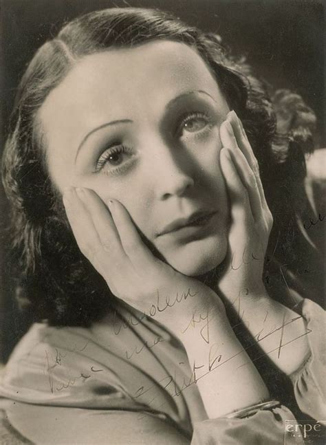 40 Beautiful Photos Of Édith Piaf In The 1930s And 40s Vintage News
