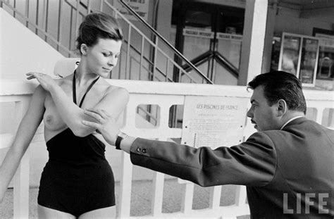 The First Monokini Trying To Make The Topless Swimsuit Happen In 1964