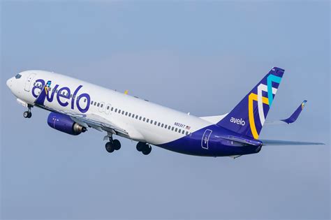 avelo airlines diversifies  fleet  boeing   arrival