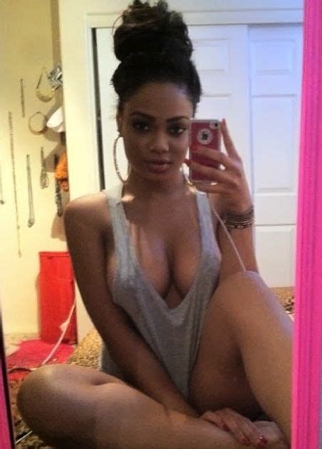 hot black girl selfie nude photos