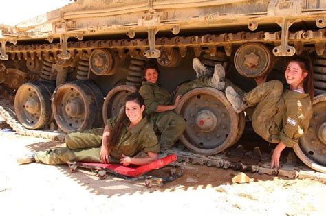 36 Badass Military Girls That Will Make You Want Women Register For The