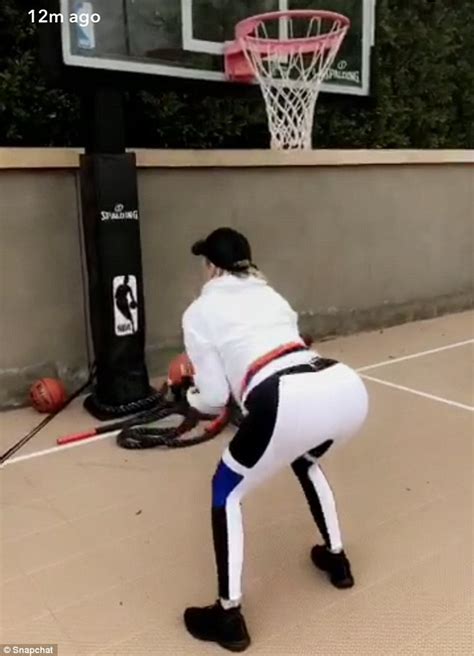 Khloe Kardashian In Workout With Kourtney On Snapchat Daily Mail Online