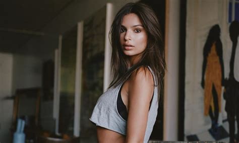 emily ratajkowski gets everyone s attention with artsy