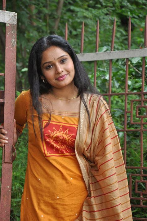 Actress Hd Gallery Advaitha Snehavin Kadhalargal Tamil