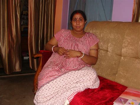 tamil hot aunty in saree
