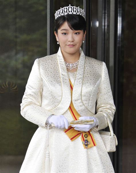 japan s princess mako is giving up her royal status for love instyle