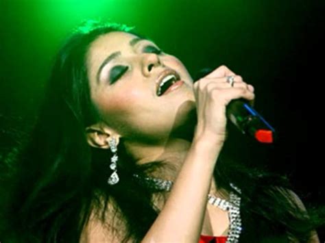 Sunidhi Chauhan Sings For Yuvraj Singh’s Campaign U4uvoice